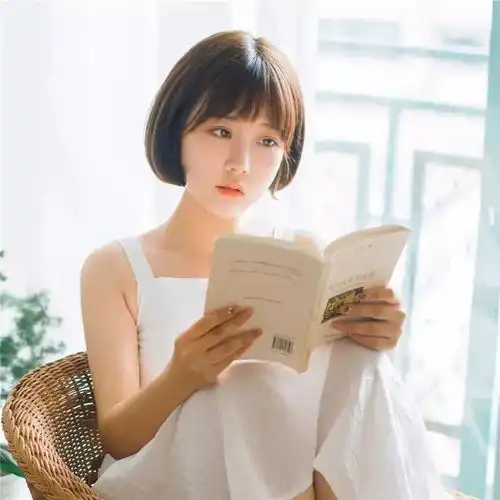 头像闺蜜头像高冷,年底一总结,发现只赚到了年龄