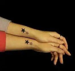  半永久情侣小纹身,一吻定情不如一纹定情