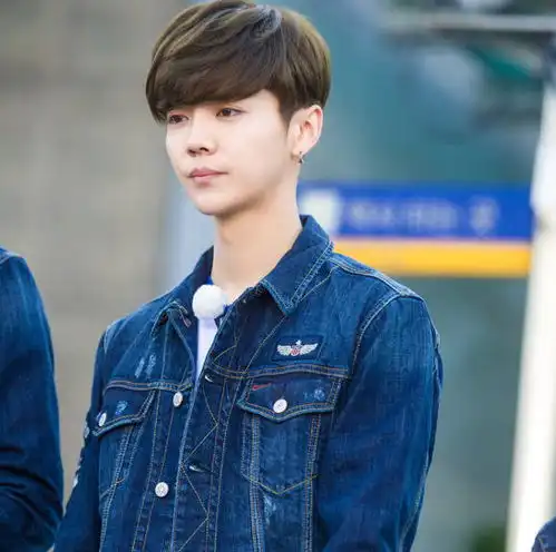  曾在雪地呐喊世界最帅的鹿晗,如今直播被吐槽太胖和网友互怼