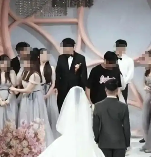 河南一婚礼,伴娘对伴郎一见钟情,两人互动亲密,闺蜜一脸不开心