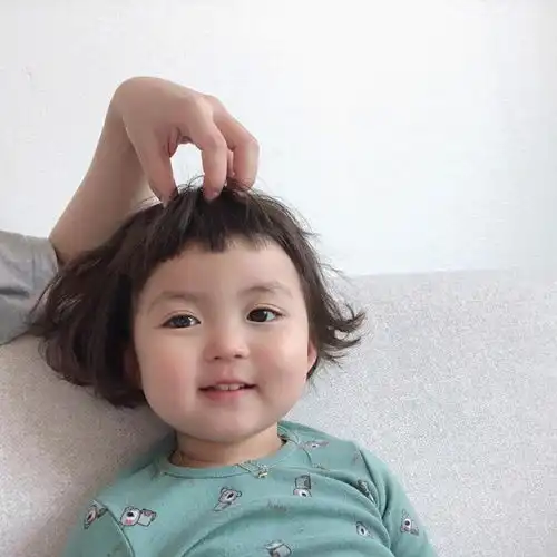 头像罗熙