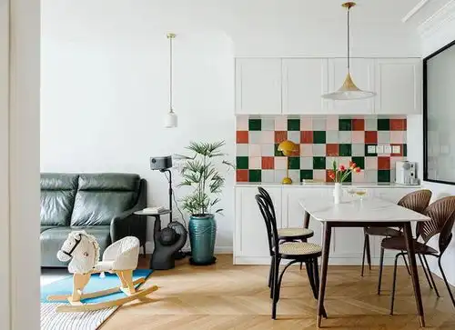  拒绝过度装修,保持100㎡空间的清爽格局,邻居看了直呼不可能