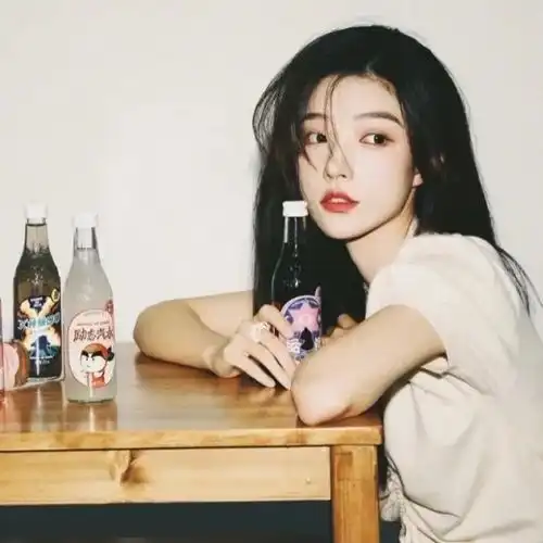 港风气质女头不忙,你说,我在听