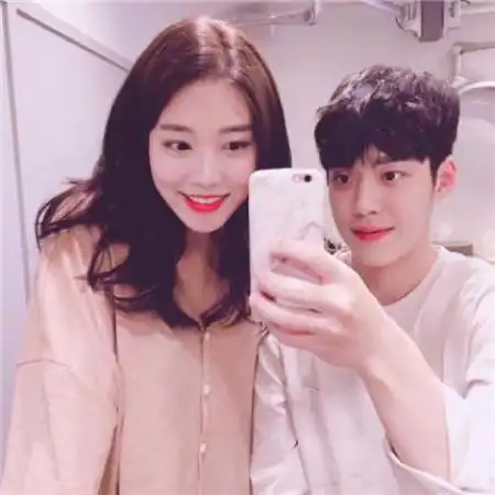  qq头像情侣,宠溺情侣头像一左一右真人