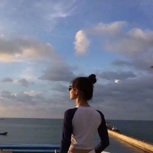  情侣头像碧海蓝天为你一色