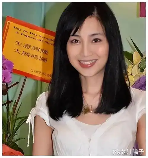  香港女星旗下茶餐厅倒闭,网友拒大陆客,活该