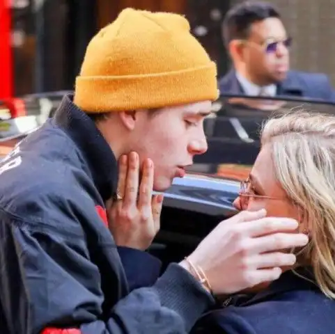  情侣头像那你不要我了怎么办死也轮不到别人来舔