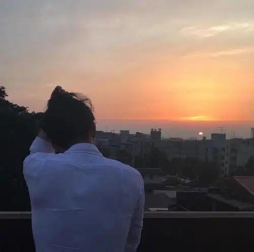  步入剩男的他绝望感叹,自从父母中年生下弟弟,连媳妇都找不到了