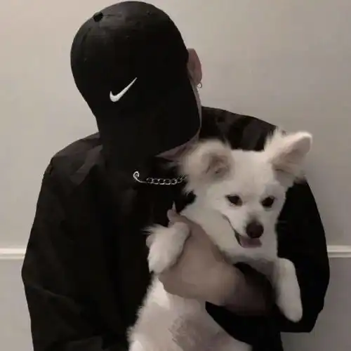  头像笑只是种表情,跟快乐无关