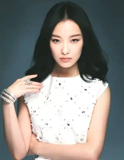  倪妮活动现场御姐范十足,大长腿简直太迷人了