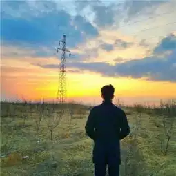  2018qq个性情侣头像一左一右唯美伤感我是等闲不会回头的人