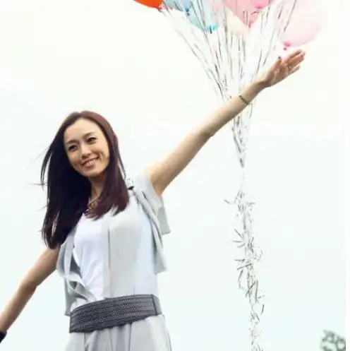  谁给几张范玮琪qq头像