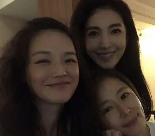 林心如舒淇杨谨华闺蜜聚会三女神素颜同框比美
