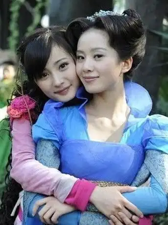  杨幂刘诗诗再度同框引回忆杀,曾无辜受牵连,婚礼都没请对方