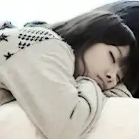  情侣头像,是躺在枕头上的