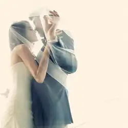  婚纱礼服的浪漫情侣头像两人一张