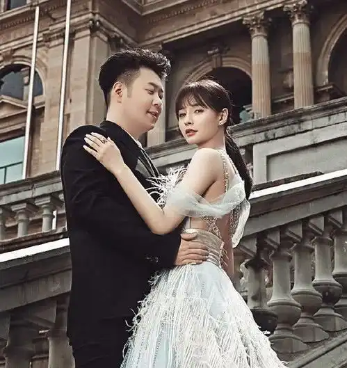  杜海涛和沈梦辰否认分手晒亲密合照撒狗粮,沈梦辰我们好着呢