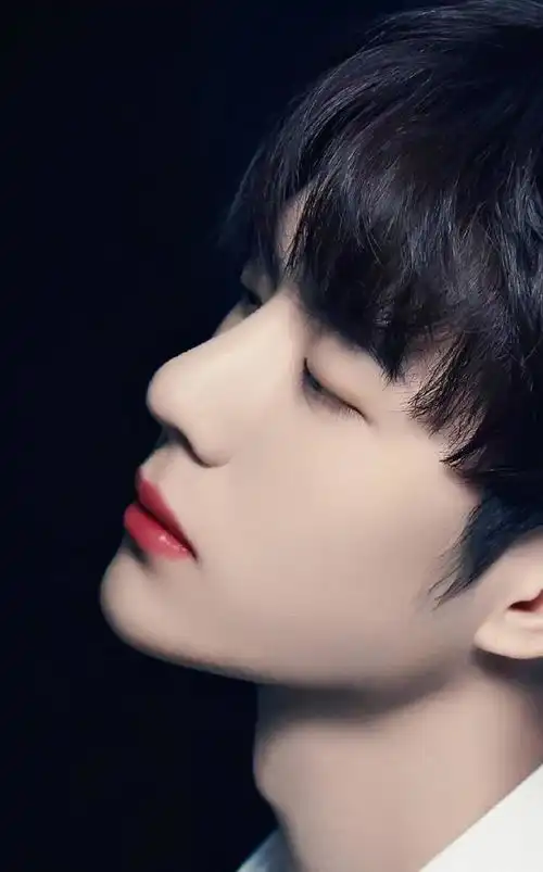  王一博新歌被安上内娱固定黑热搜,风格较以往反差大,温柔又治愈