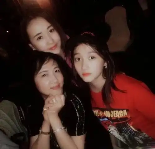  鹿晗和关晓彤相恋四年,不离不弃,堪称骨灰级情侣