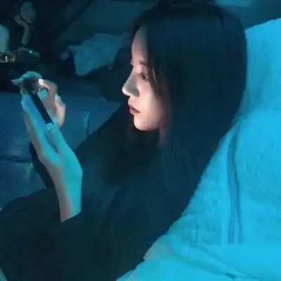  冷漠头像真人女生狠心冷漠绝情的图片