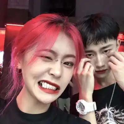  苏瓷成熟个性情头一对两张真人情侣头像我要个性网