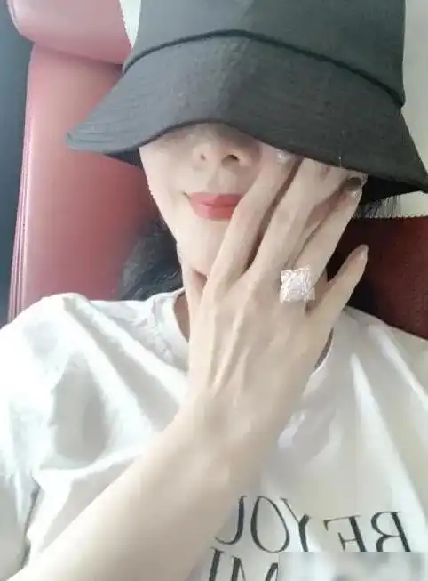  范冰冰暗戳戳官宣新恋情跟粉丝互动说漏嘴,慌忙解释却已经晚了