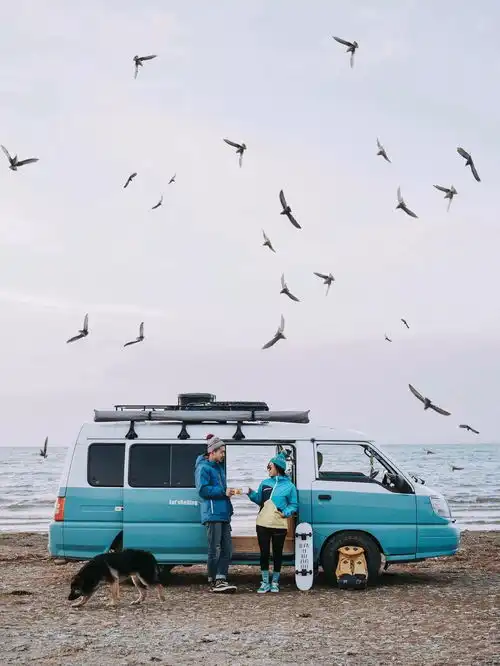  这异想天开的小情侣把家装进4㎡房车,7个月环游大半个中国