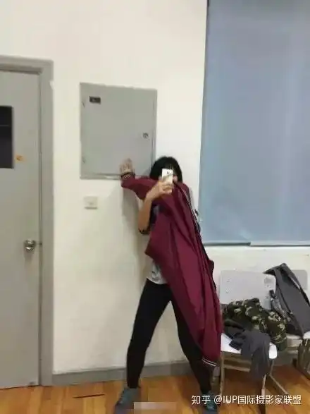  假装有男友系列,情侣照一个人晒朋友圈