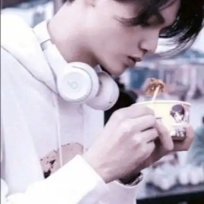  情侣头像真人两张配对攻上眉头存在心头