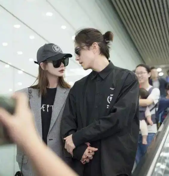  戚薇炫满冰箱香水自己赚钱买没毛病,单亲,北漂10年,35岁逆袭