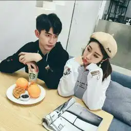  搞怪霸气的情侣yy头像一对两张个性情侣头像男生俊女生美