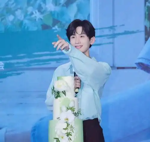  成毅生日晒照感谢粉丝,卡点谐音是ie诗淇,粉丝都懂