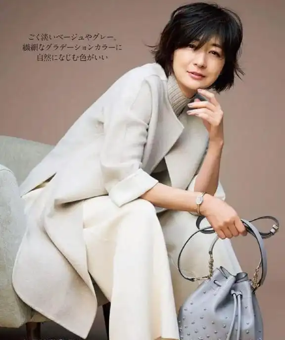  五六十岁的女性,不用刻意装嫩,穿衣要得体自然