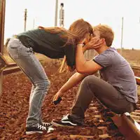  欧美情侣亲吻头像深情亲吻的情侣