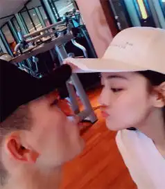  张馨予晒和老公的聊天记录,情侣头像亮了