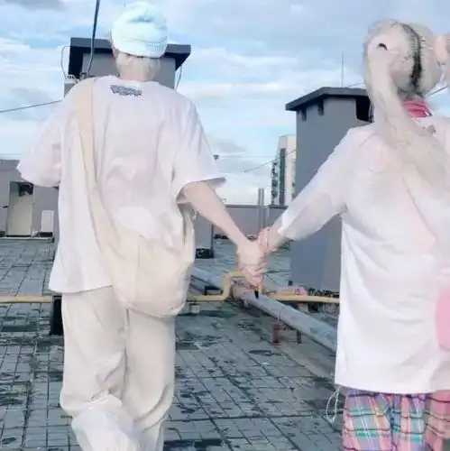  头像我们太有缘分了连手机上的时间都是一样的难道我们要谈恋爱了吗