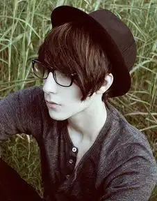  好吧...这男的是谁听说是个外国的gay是真的么叫什么名字