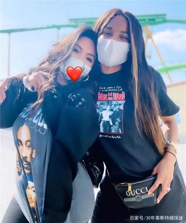 瓦妮莎摆脱丧夫阴影与闺蜜穿情侣装,加索尔妻子也把她当好姐妹
