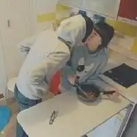  谁能给个情侣接吻图片在qq头像,要浪漫温馨哦