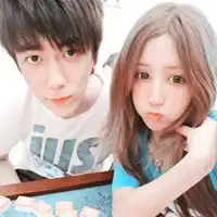  男生旁边有个女人的影子图片大全