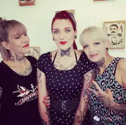  男生爱得要死的美式理发也是女生潮流,不过女生理发师更酷