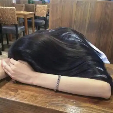  qq头像情侣一对一张,嘴上说着爱你但是心不在