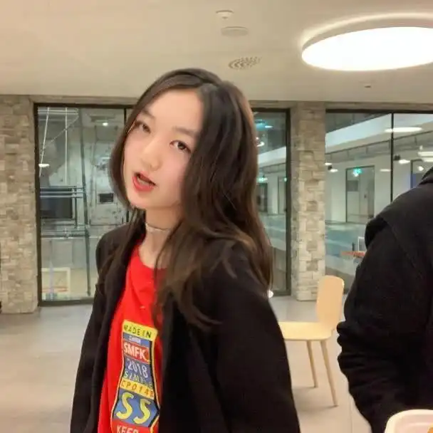 天后女儿待遇优李嫣做造型获闺蜜豪车接送,店长亲自送别派头足