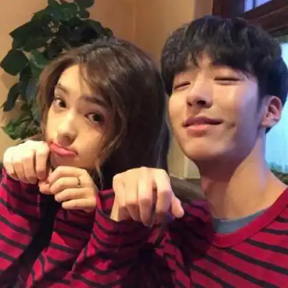  撩人超甜情头一人一半,青春如此珍贵爱不能浪费