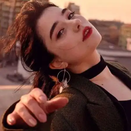  超级精致复古的欧美风美女图片头像