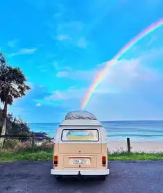  一对澳洲情侣与一辆二手房车环游澳洲把爱情诠释出了无数人想要的样子