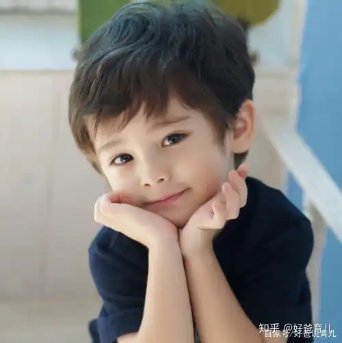  15个月的宝宝能讲很多话,网友却质疑孩子的年龄,专家正常发育