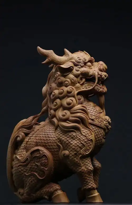 纯手工雕刻的一尊老山檀香麒麟,太漂亮了