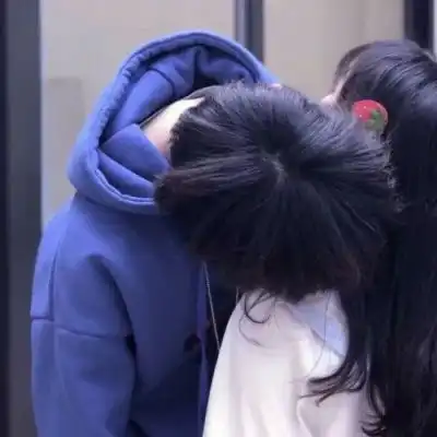  最近手头有点紧,能不能借你的手我情侣头像我要个性网