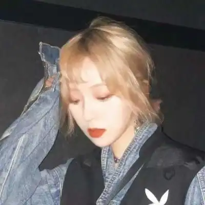  二十岁小姐姐头像